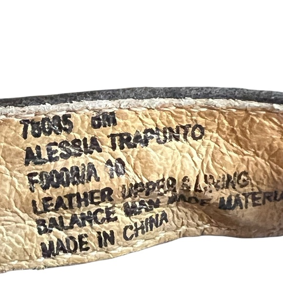 FRYE Grey Leather Alessia Trapunto Flats - Thong Sandals, Size 8 - Picture 4 of 7